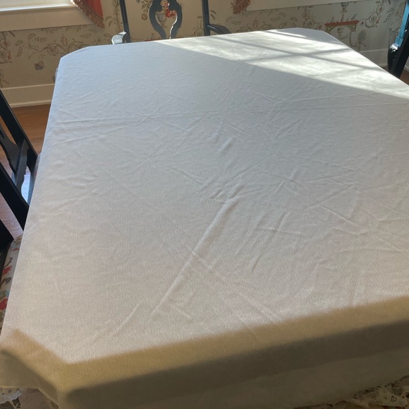 Perfect ivory lace trim tablecloth 56x76 - Picture 4 of 4